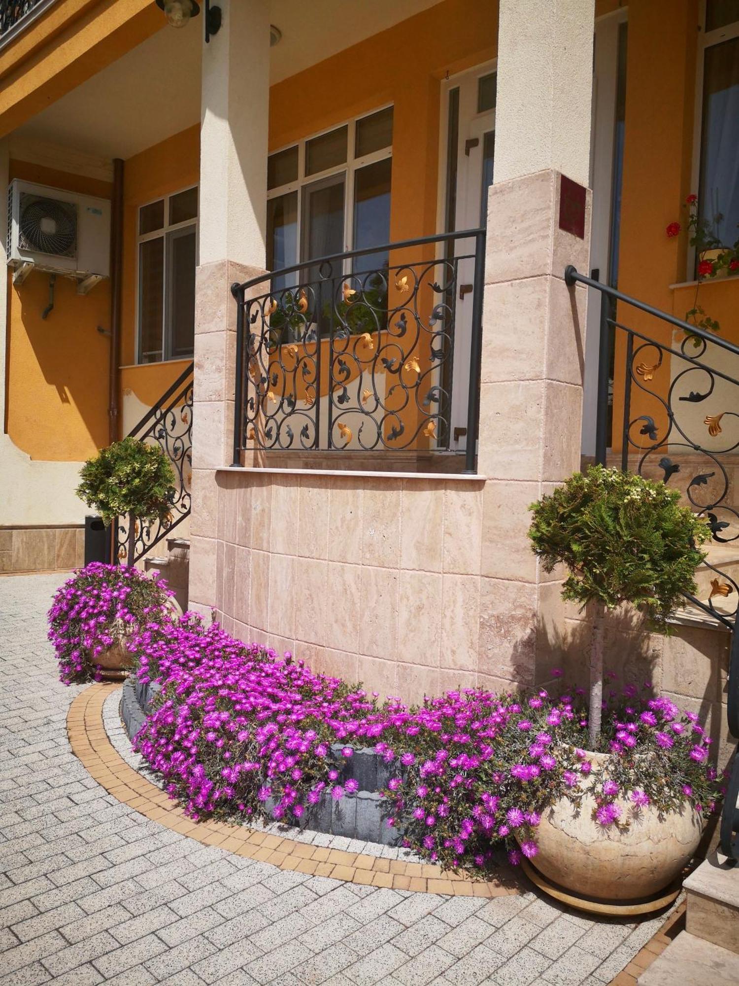 Paris Hotel 3*